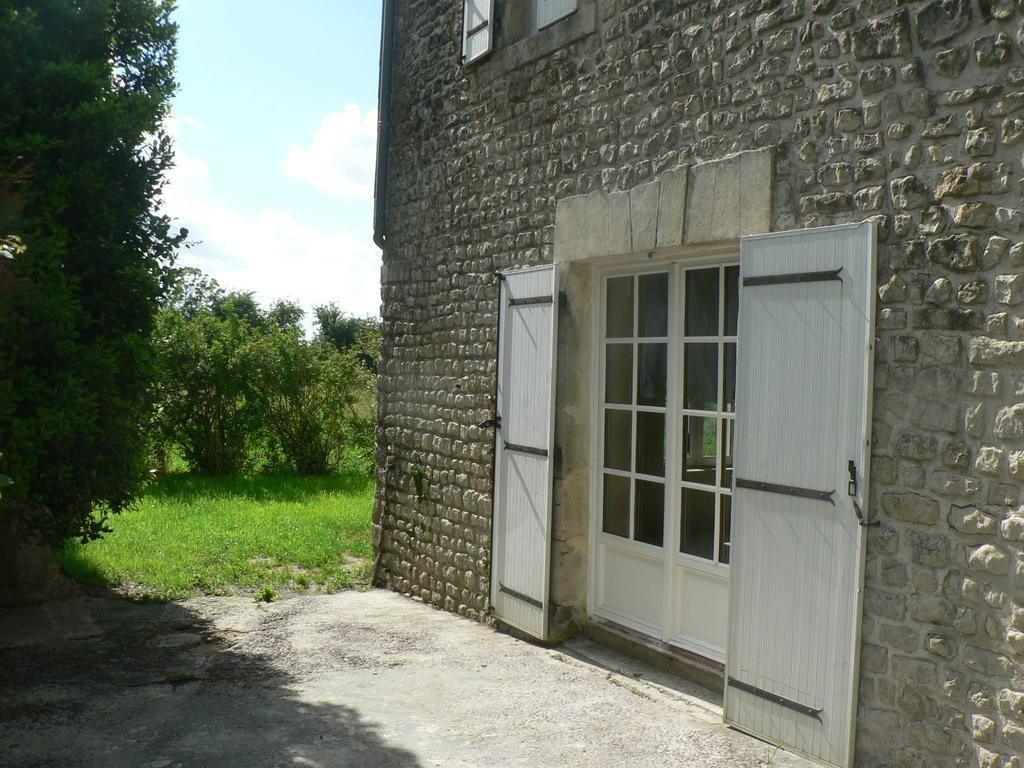 Gite De L'Aure Trevieres Exterior photo
